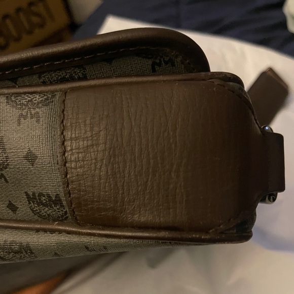 Authentic MCM Visetos Medium Messenger Bag - Picture 7 of 13